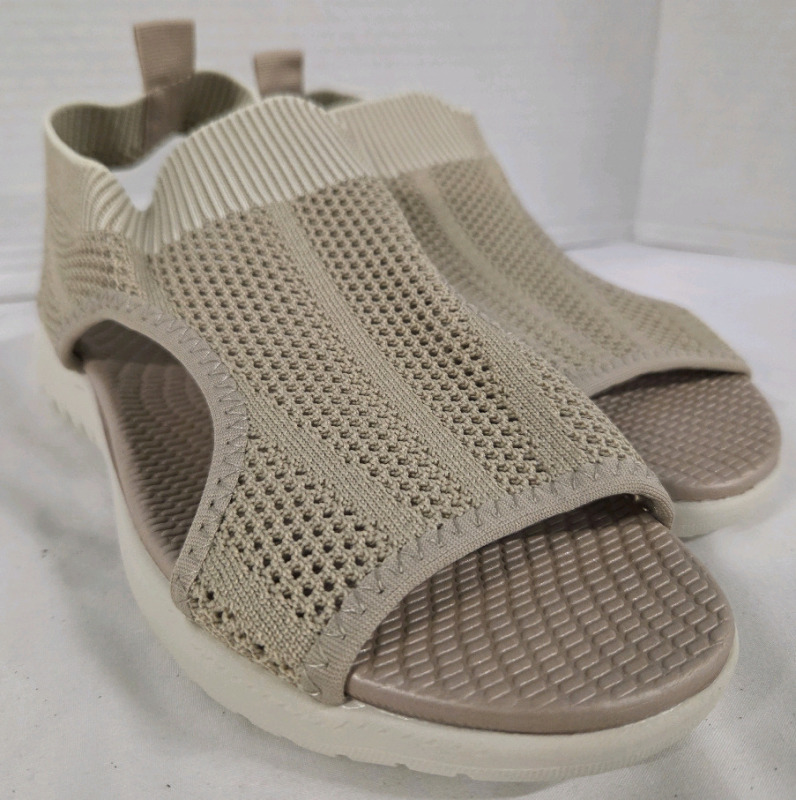 New | Size 39 Women's Comfy Style Sandals