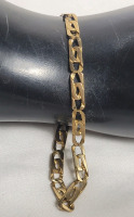 10K Gold Figaro Link Bracelet . Measures 8" long . Small part of clasp is magnetic