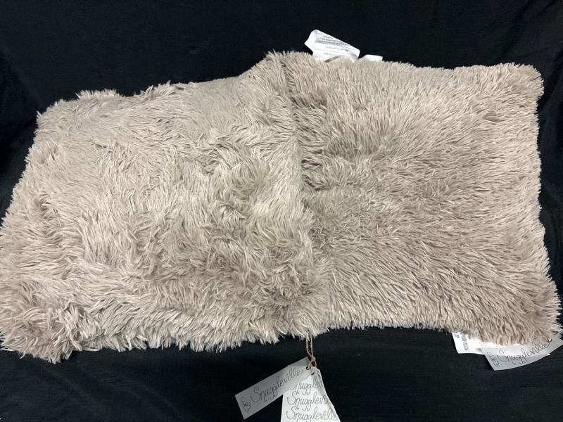 2 New Snuggleville Shag Reversible Plush Pillow | 20*20