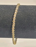 14K Gold Ladies Line Bracelet w/Illusion Set Diamonds . Measures 6 3/4" long