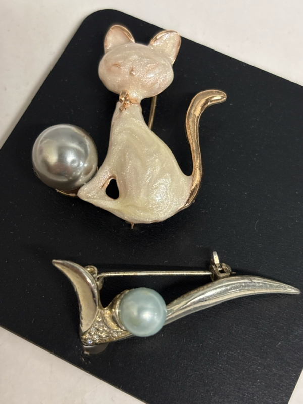 Retro Cat Brooch Playing with Large Pearl / Vintage Abstract Brooch with AB rhinestone and Simulated Pearl sizes in description