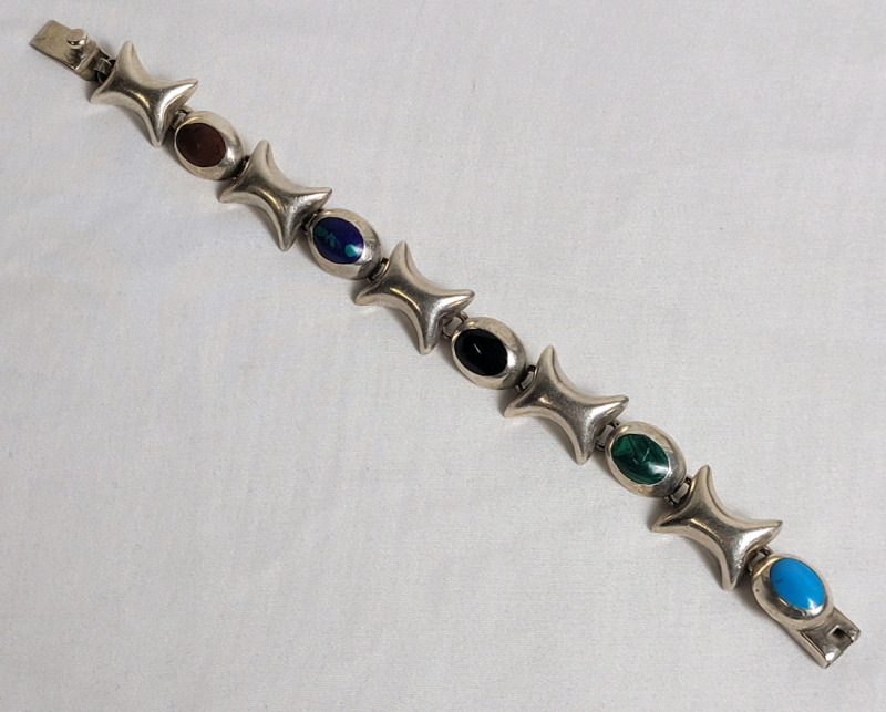 925 Silver Mexico Bracelet . Measures 7" Long .