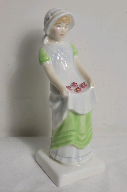 Royal Doulton " EDITH " Figurine HN 2957 , measures 5.5" tall . Retired 1985 . No chips or cracks