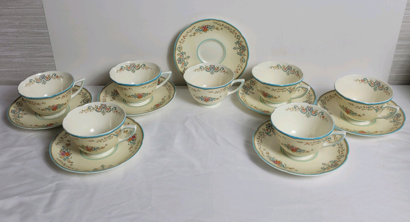 Vintage Royal Doulton " The Pembroke " Set of 7 Cups & Saucers . All cups and saucers ring true