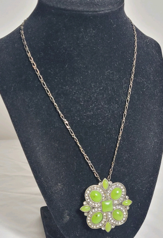 Vintage Brooch / Pendant w/925 Silver Chain . Chain measures 18" long