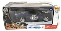 MAISTO 1:24 Scale NHL Toronto Maple Leafs 2006 Ford Mustang GT Top Dog Special Edition Diecast Metal Car