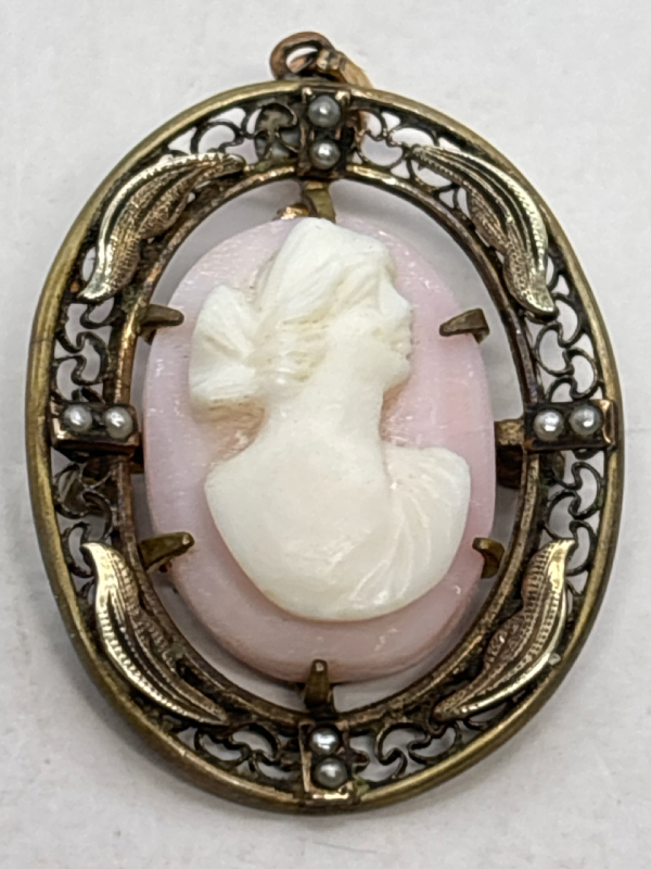 Victorian Angel Skin Filigree Carved Cameo Brooch / Pendant