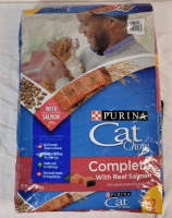 New - Purina Cat Chow Complete w/Real Salmon , 12lb Bag . Best By APR 2026