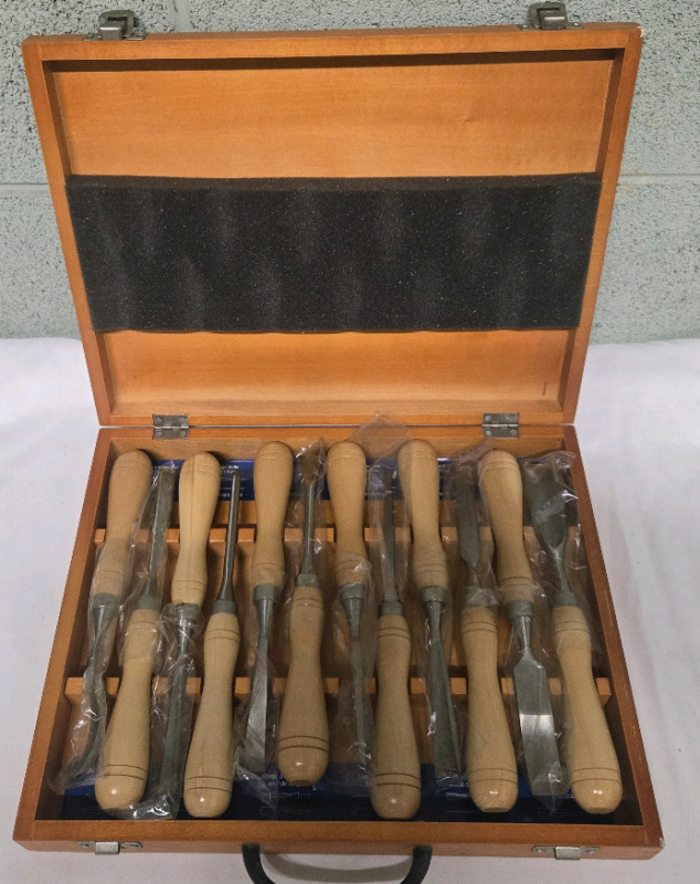 New | 12 Pcs Mastercraft Chisel Set W/ Wooden Carry Case