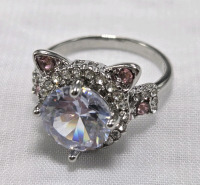 New | Size 8 Adorable Cat Ring w/ Gorgeous Gem Center