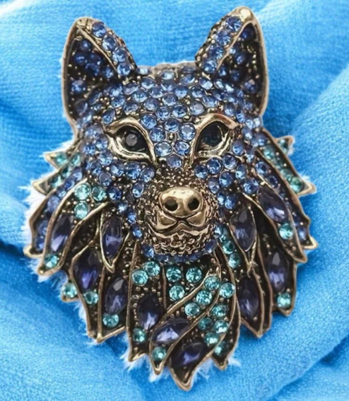 Beautiful Dimensional Blue Rhinestone Vintage Wolf Head Brooch Approximately 1.5 x 2 Inch