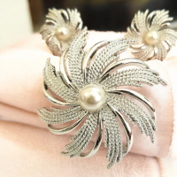 Pearl Swirl Starburst Brooch Earrings Set Canada Designer Signed 3 Piece Sarah Coventry