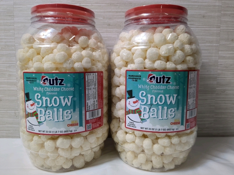 2 New Utz White Cheddar Cheese Flavoured Snow Balls 23oz/652g BB MARCH 03 2025