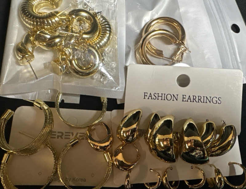 10+ Beautiful Ladies Earring | Largest measures 2.5"