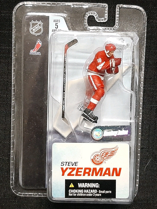 2005 NHL Red Wings McFarlane SportsPicks Steve Yzerman Figure (Figure is 2&frac12;" Tall)