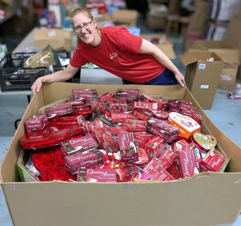 WOWZA!!! An Entire Skid of All-New Valentine's Chocolates, Candies, Cards, Decor, Crafts, Toys, & More 720+ Pieces