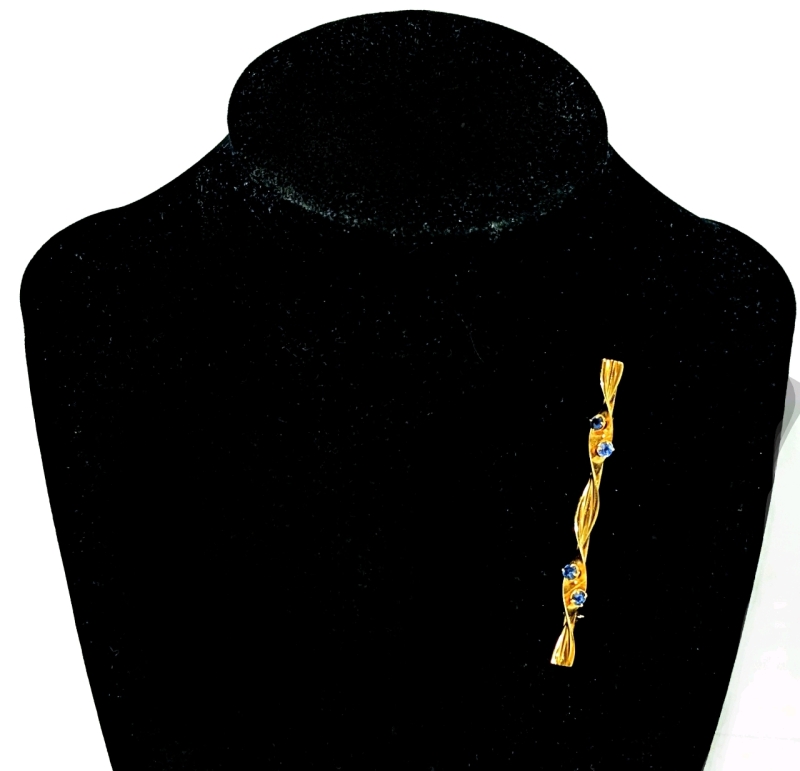 Gorgeous Older Vintage WHITE CO Stamped 1/20 12K GF Gold Filled Stick Bar Twist Brooch With Sapphire-Blue Coloured Stones - 2.5" Long