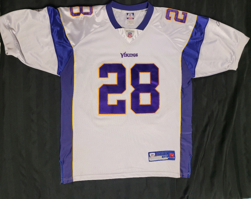 NFL Football Minnesota Vikings #28 ADRIAN PETERSON Jersey , Size 50 . Stitched Name & Number