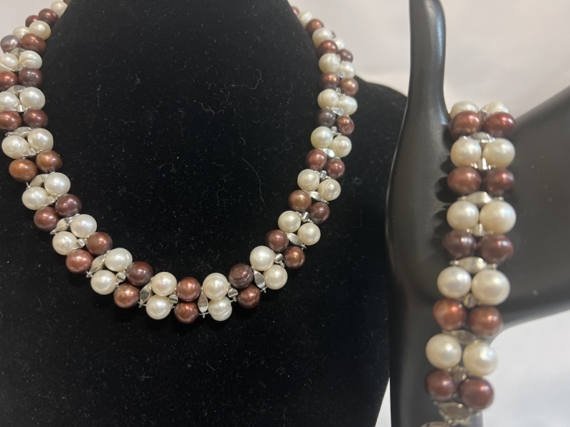 Handsome & Elegant Pearl Necklace Bracelet Set
