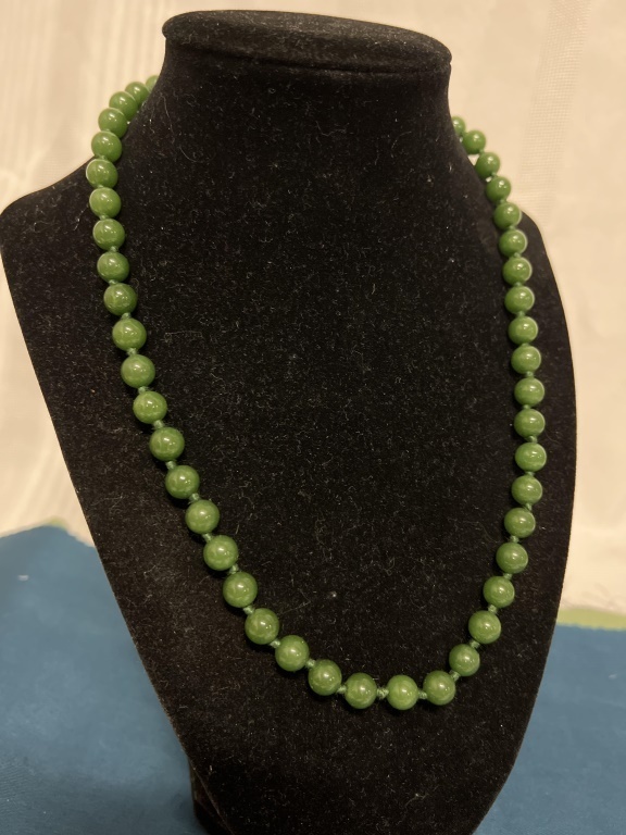 Vintage Jade Bead Necklace 16 inch 8mm beads
