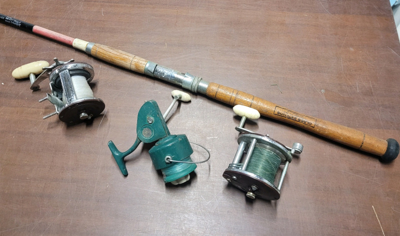 Three (3) Vintage Fishing Reels & One (1) Fishing Rod . Greenie Reel , Penn Jigmaster 500 Reel , Penn Peer 309 Reel & Vintage Johnny Walker Rod