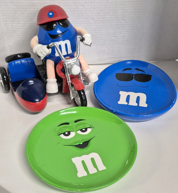 M&M Collectible's - Galarie Wall Plates & Candy Dispenser