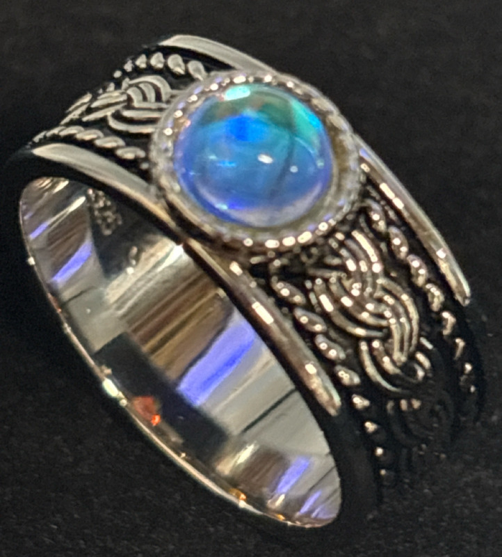S925 Silver Stamped Moonstone Colour Shifting Style Celtic Knot Ring Unique Band Size 9