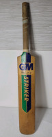 Gunn & Moore Hand-Made Wooden Cricket Bat . Measures 32.5" long & Weights .700kg / 25oz. . Slight crack near handle