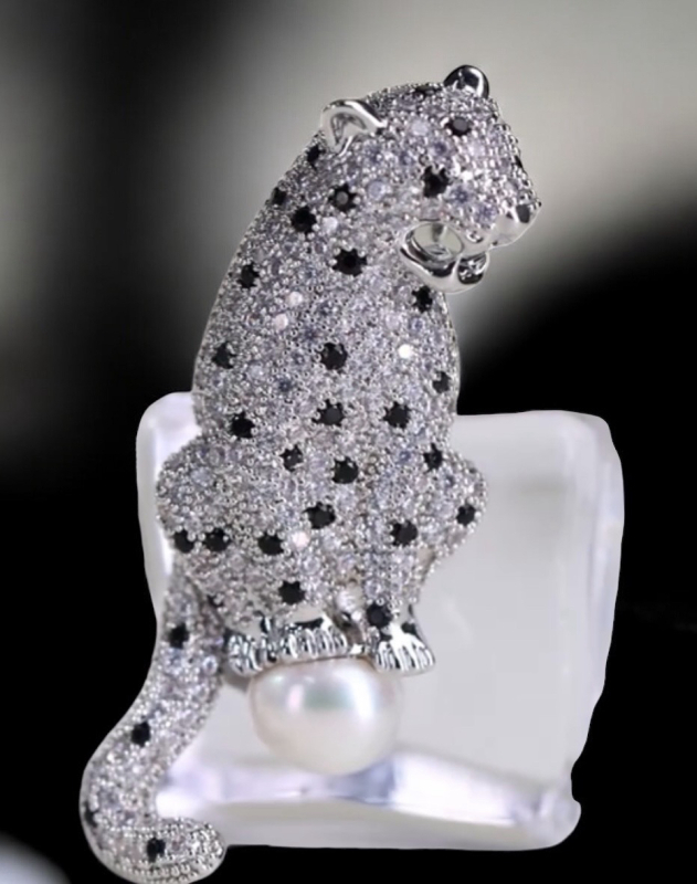 Natural Fresh Water Pearl Cat Brooch Pearl 9-10mm Round Stone Boxed with polish cloth Approximately 2 Inch Snow Leopard