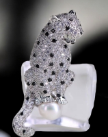 Natural Fresh Water Pearl Cat Brooch Pearl 9-10mm Round Stone Boxed with polish cloth Approximately 2 Inch Snow Leopard