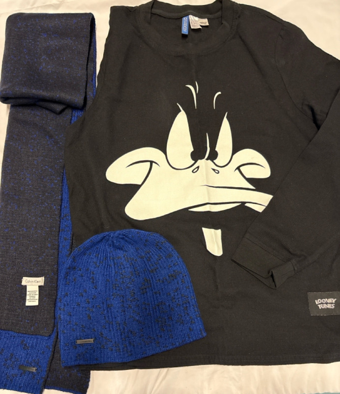 3 New S and One Sized Mens Calvin Klein & H&M T Shirt, Muffler & Hat