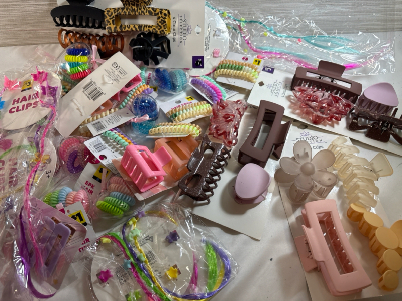 20+ Assorted Hair Accesorries for Girls And Women| Largest measures 7"