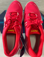 New Size 6H Asics Children&rsquo;s Neon Pink Running Shoes | Retail Value 50+ Cad