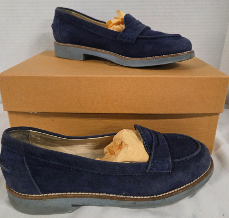 Great Condition Size 6.5 Woman's HOLT RENFREW Dress Shoes