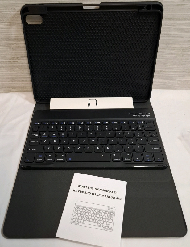 New Wireless Magnetic Detachable Keyboard Cas3 | Comes with Type C Charging Cable