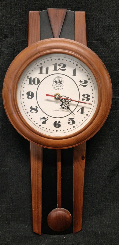 Beautiful Wooden Kin King Wall Clock - Working 19.5" Tall