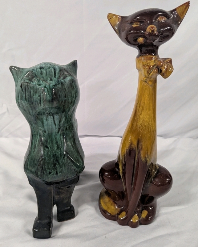 2 Vintage Blue Mountain Pottery Style Cats. Tallest 1.5" Tall.