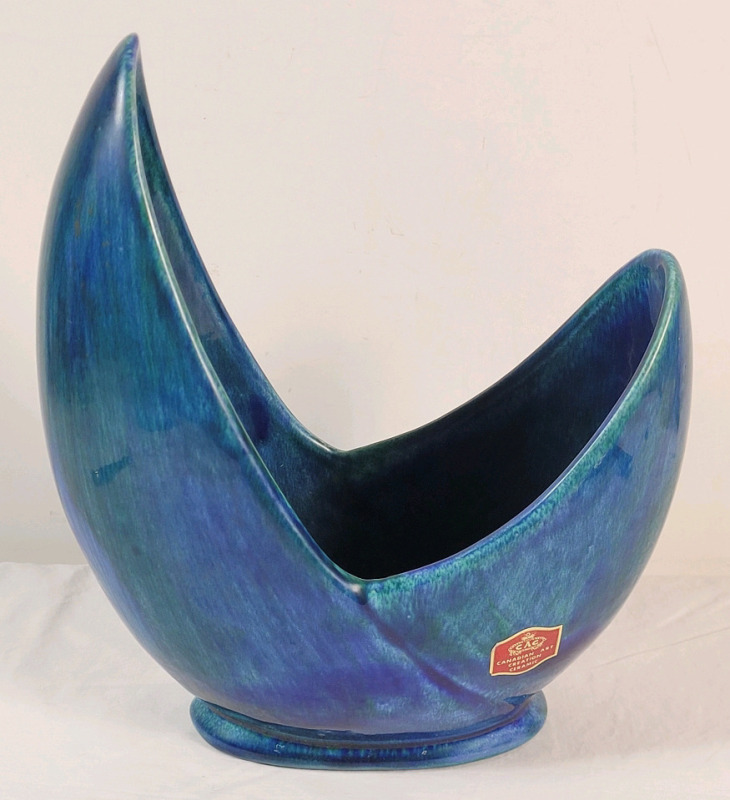 Vintage CDC Canadian Art Creations Ceramic Art Home Decor Bowl . Measures 8.5"&times;10" . No chips or cracks