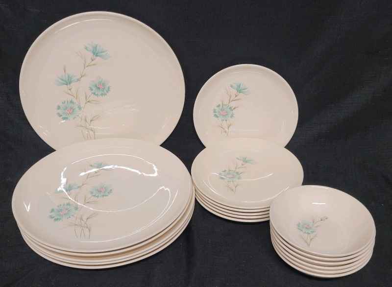 Set of 6 Vintage 1960s MCM Taylor Smith & Taylor Turquoise " Boutonniere " Ever Yours Dinner Plates , Dessert Plates & Bowls . No chips or cracks