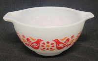 Vintage PYREX " Friendship " Cinderella 1 &frac12; pt. Mixing Bowl . No chips or cracks