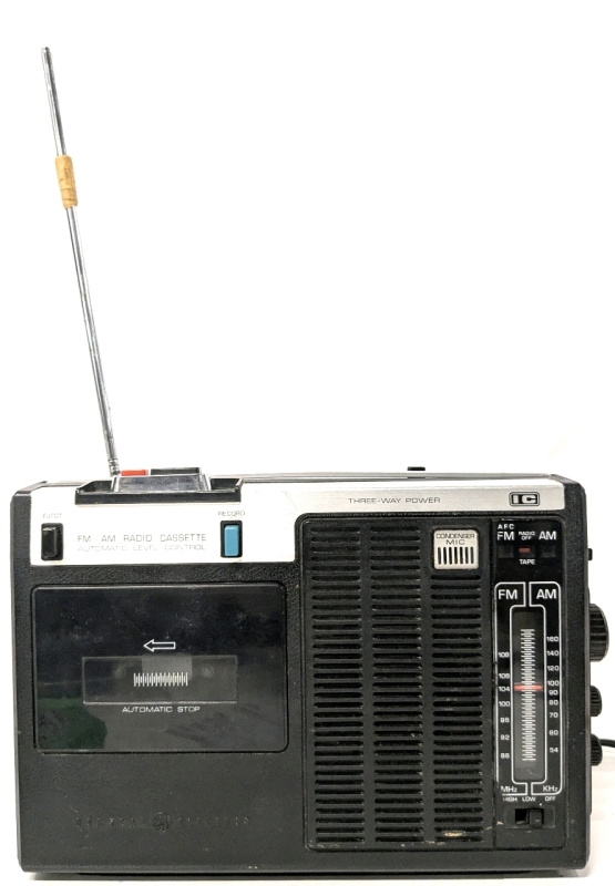 Vintage General Electric Three-Way Power Portable Cassette Recorder, Player & AM/FM Radio M8525B - Tested For Power, Cassette Play - 10.5" &times; 7.5" High