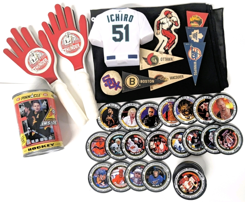 Vintage to 2007 : 2&times; Niagara Falls Thunder "Clappers", 6&times; Mini Pennants, 2&times; Patches, 7&times; WWF KATCH Metal Medallion Coins + 36 NHL NHLPA KATCH Metal Medallion Coins, ICHIRO MLB Baseball Uno +