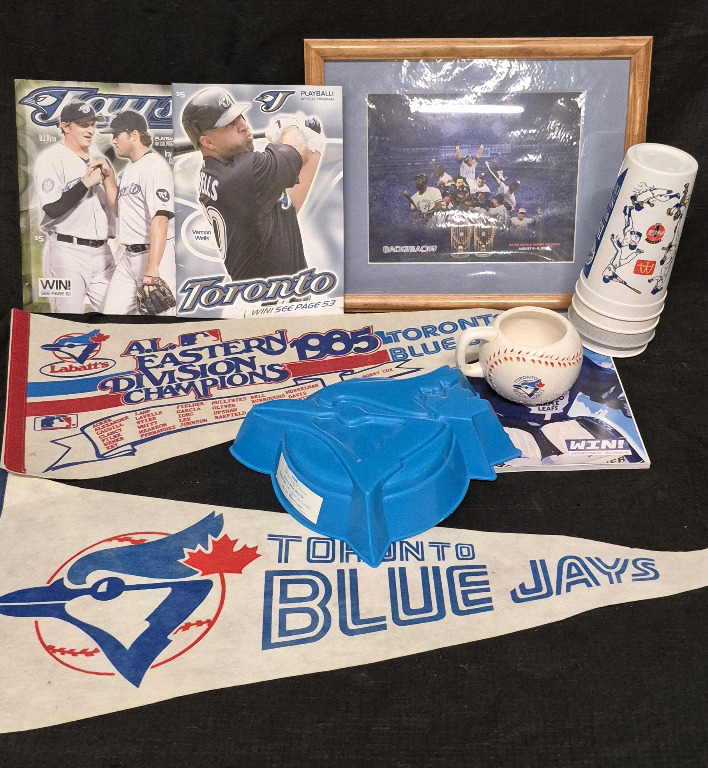Toronto Blue Jays Memoribilia - Pennants, Magazines, Cups ++