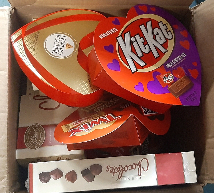 Assorted Lots Of Chocolate Boxes | Includes 4 Elmer Chocolates Premium Chocolates (227g), 3 Variety Boxes (193.9g), 4 KitKat Milk Chocolate Boxes (181g) & 1 Ferrero Rocher Box (125g)