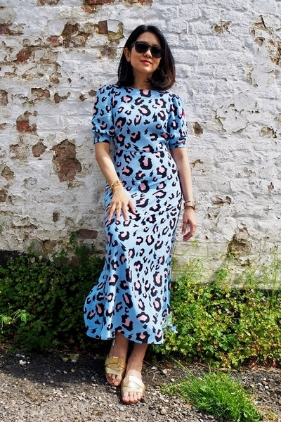 New SCAMP & DUDE Adults Short Sleeve V-Back Midi Dress (Size 10)