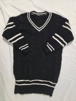 New | Size Large Women's V-neck Knit Style Sweater