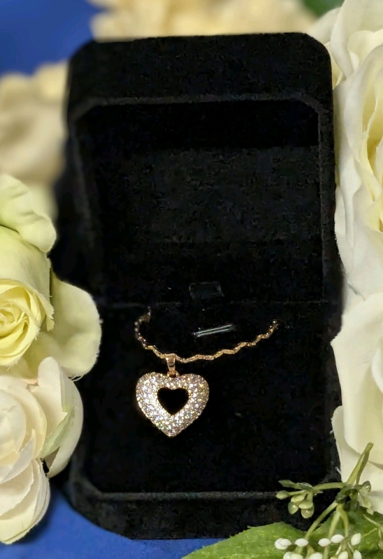 Ne2 18K Gold Plated Heart Cluster Necklace - Chain 18" Long