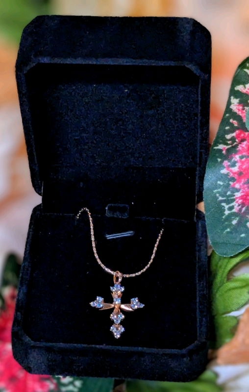 New 18K Gold Plated Cross Cluster Necklace - Chain 17" Long