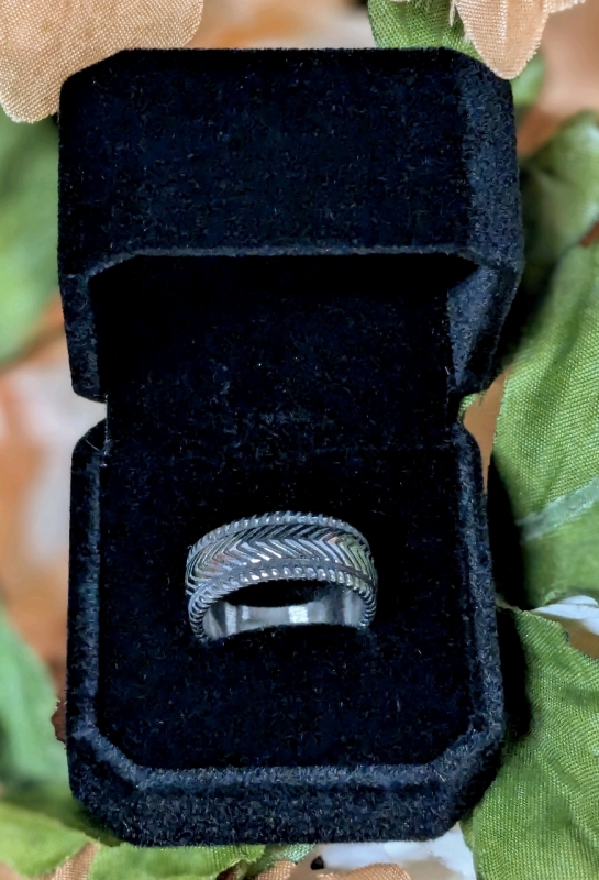 New Platinum Plated Man's Ring Size 8.5
