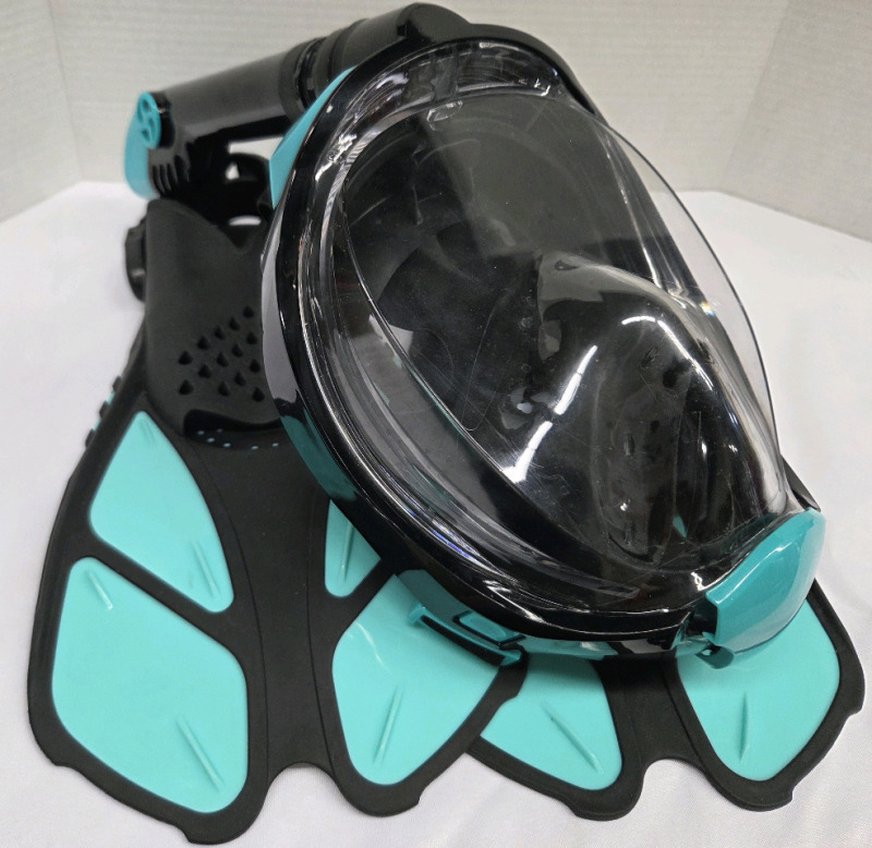 New | Size S/M Swimming Fins & Snorkel Mask
